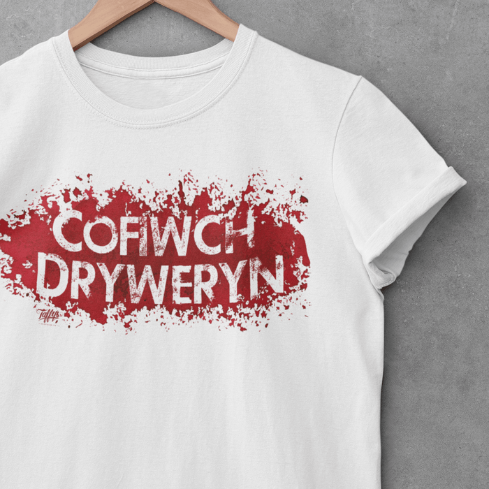 BARGAIN BASEMENT - Cofiwch Dryweryn - Women's Welsh T-Shirt - Giftware Wales