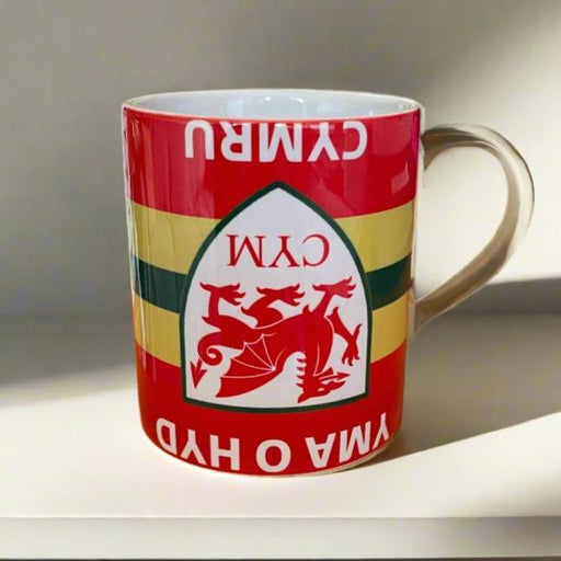 BARGAIN BASEMENT Welsh Football Yma o Hyd - Cymru Mug - Giftware Wales