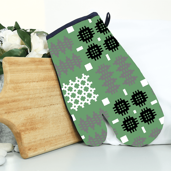 Welsh Tapestry blanket print Oven Mitt - Green - Giftware Wales