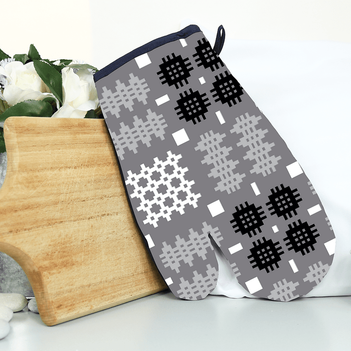 Welsh Tapestry blanket print Oven Mitt - Grey - Giftware Wales