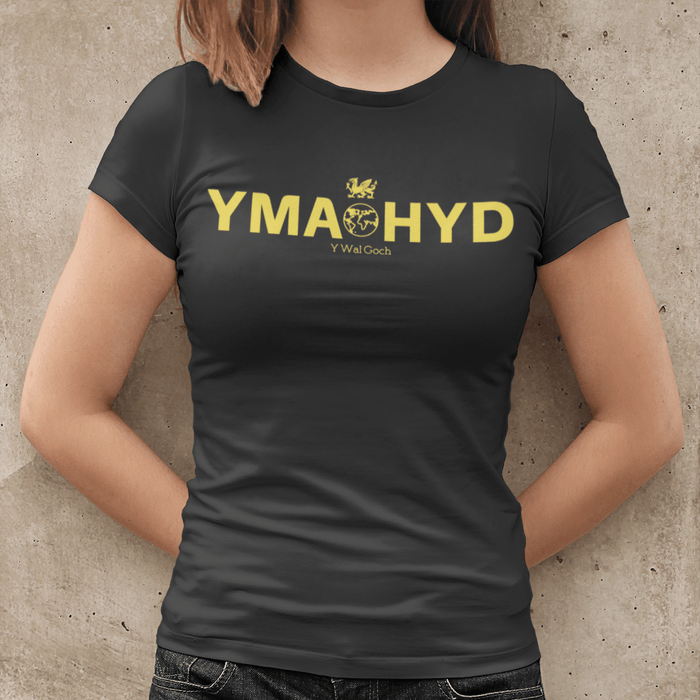 Yma o hyd Y Wal Goch - Womens Welsh T Shirt - Giftware Wales